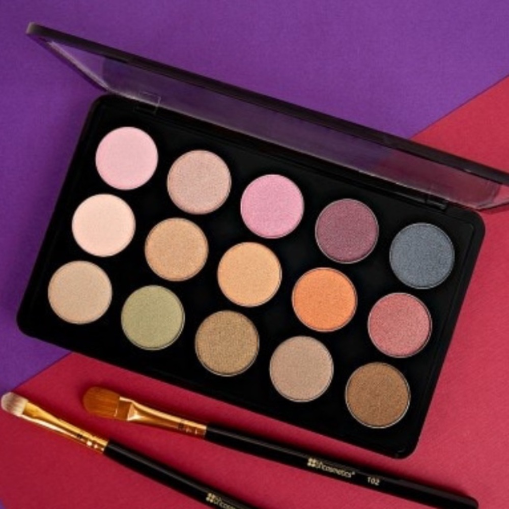 Studio Pro Dual Effect Wet/Dry Eyeshadow Pallette